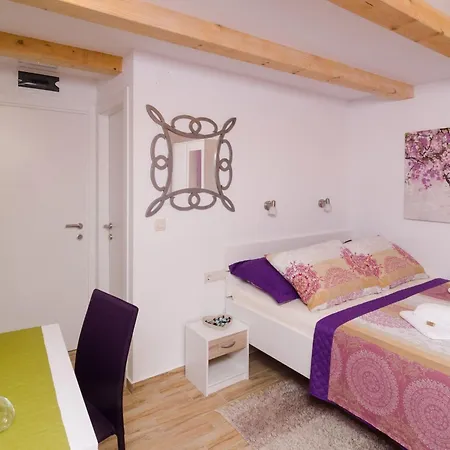 Apartment Lavender Garden - Ground Floor - 1 *
