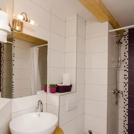 Apartment Lavender Garden - Ground Floor - 1 *